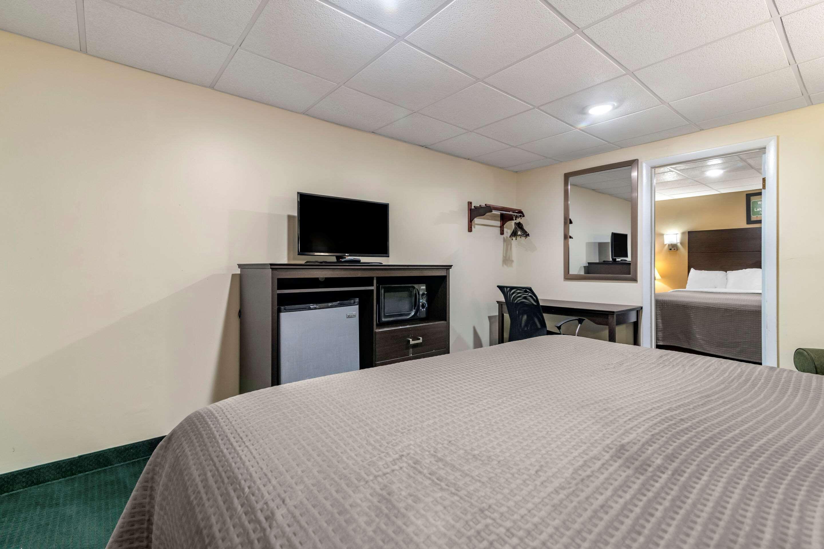 Rodeway Inn Lake George Outlets ภายนอก รูปภาพ