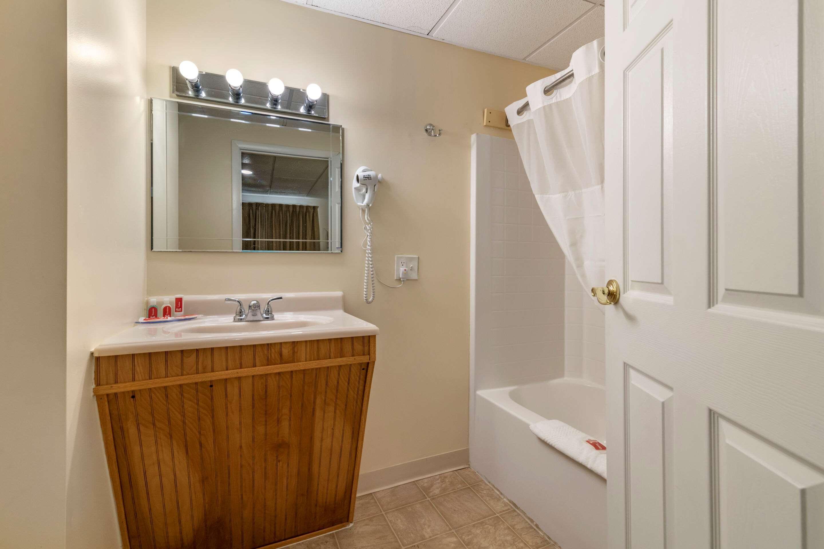 Rodeway Inn Lake George Outlets ภายนอก รูปภาพ
