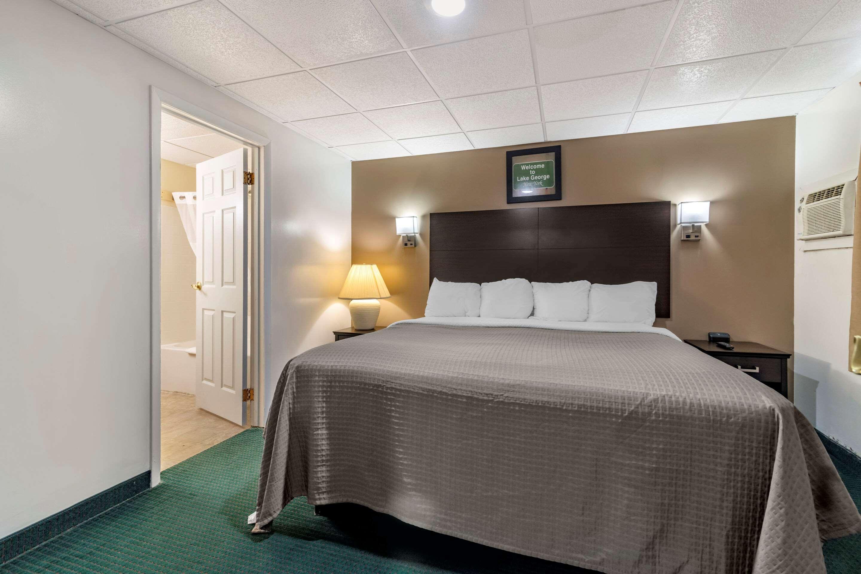 Rodeway Inn Lake George Outlets ภายนอก รูปภาพ