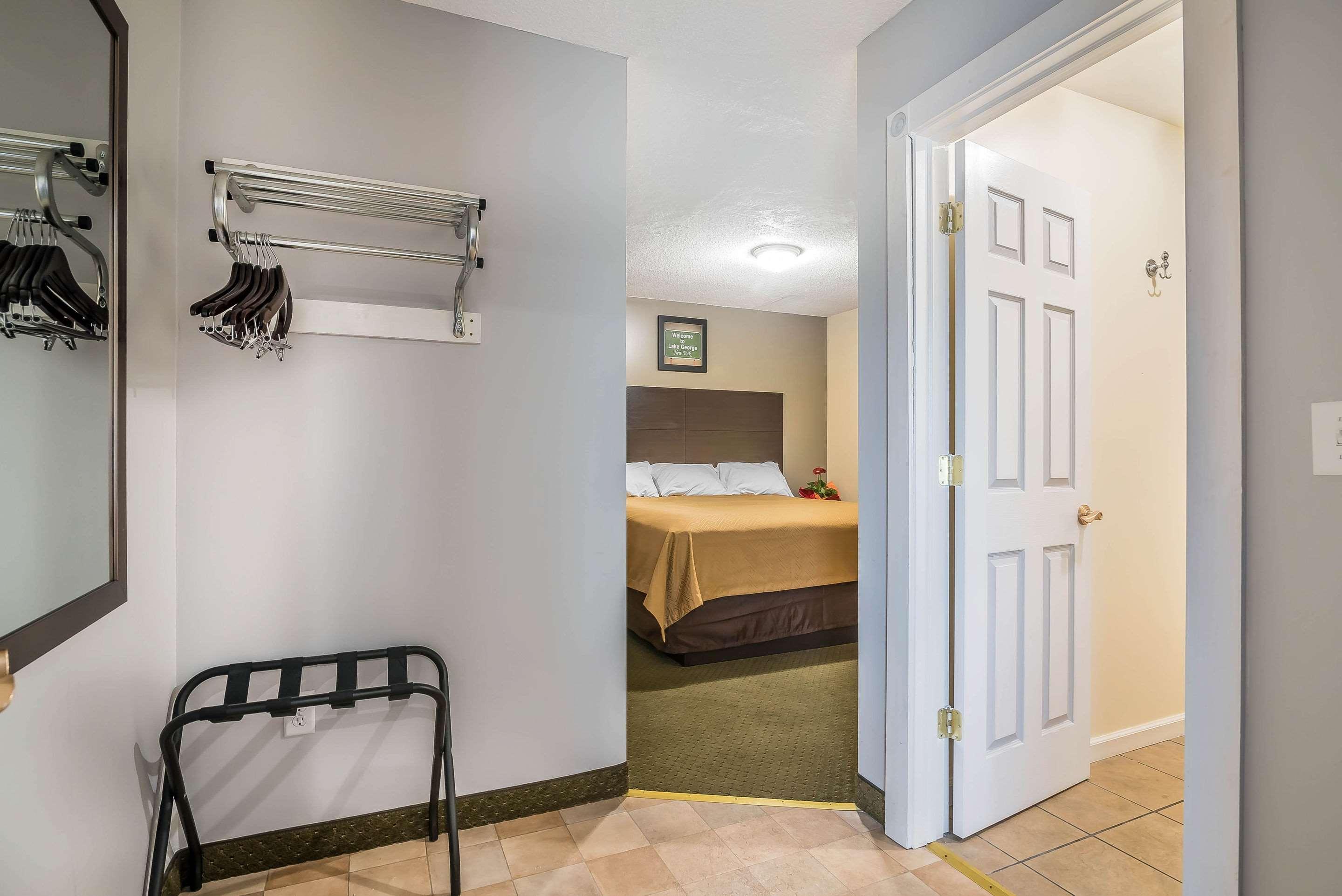Rodeway Inn Lake George Outlets ภายนอก รูปภาพ