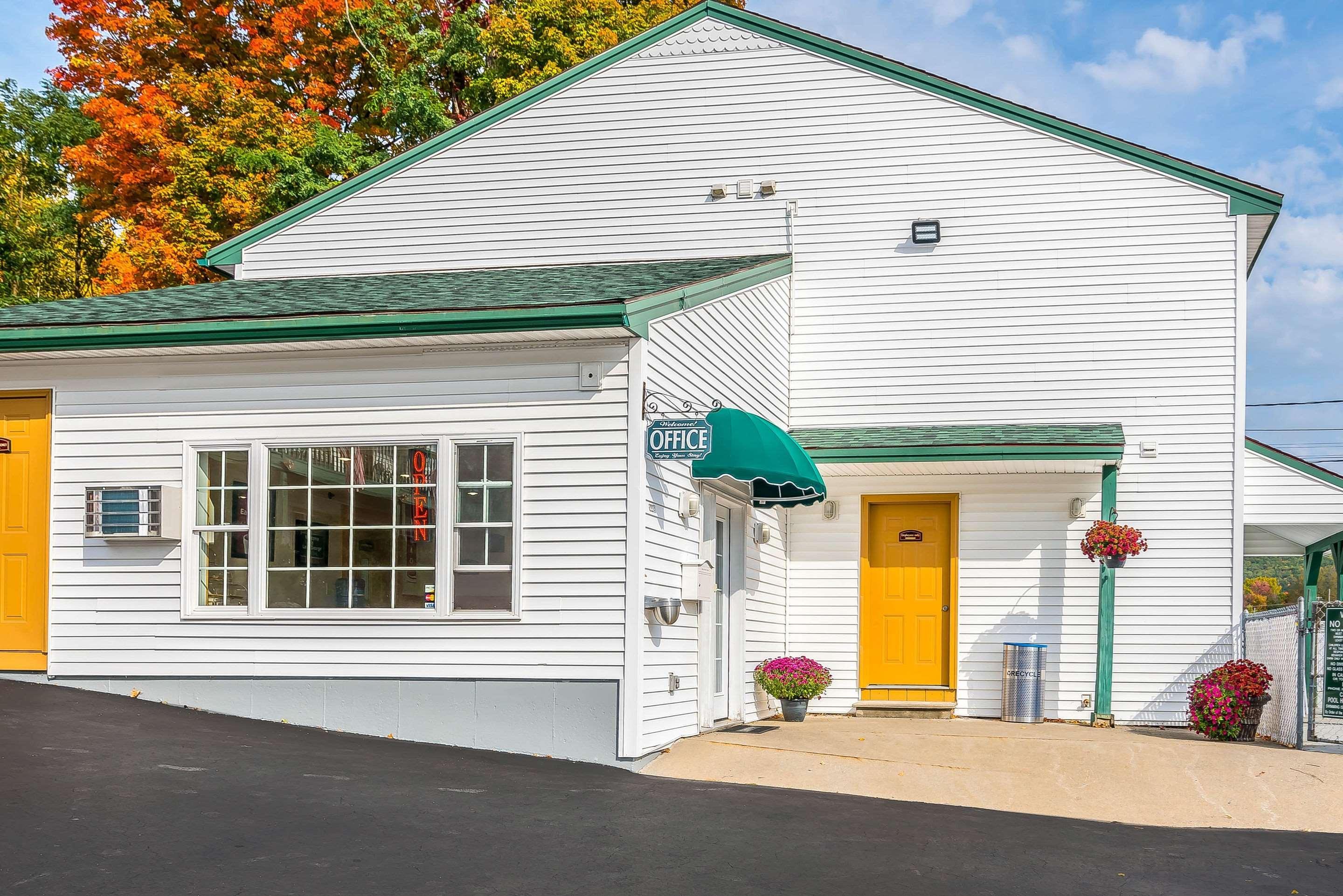 Rodeway Inn Lake George Outlets ภายนอก รูปภาพ